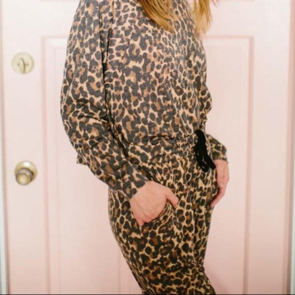 Womens Cheetah Lounge Joggers Mady & Nell Small